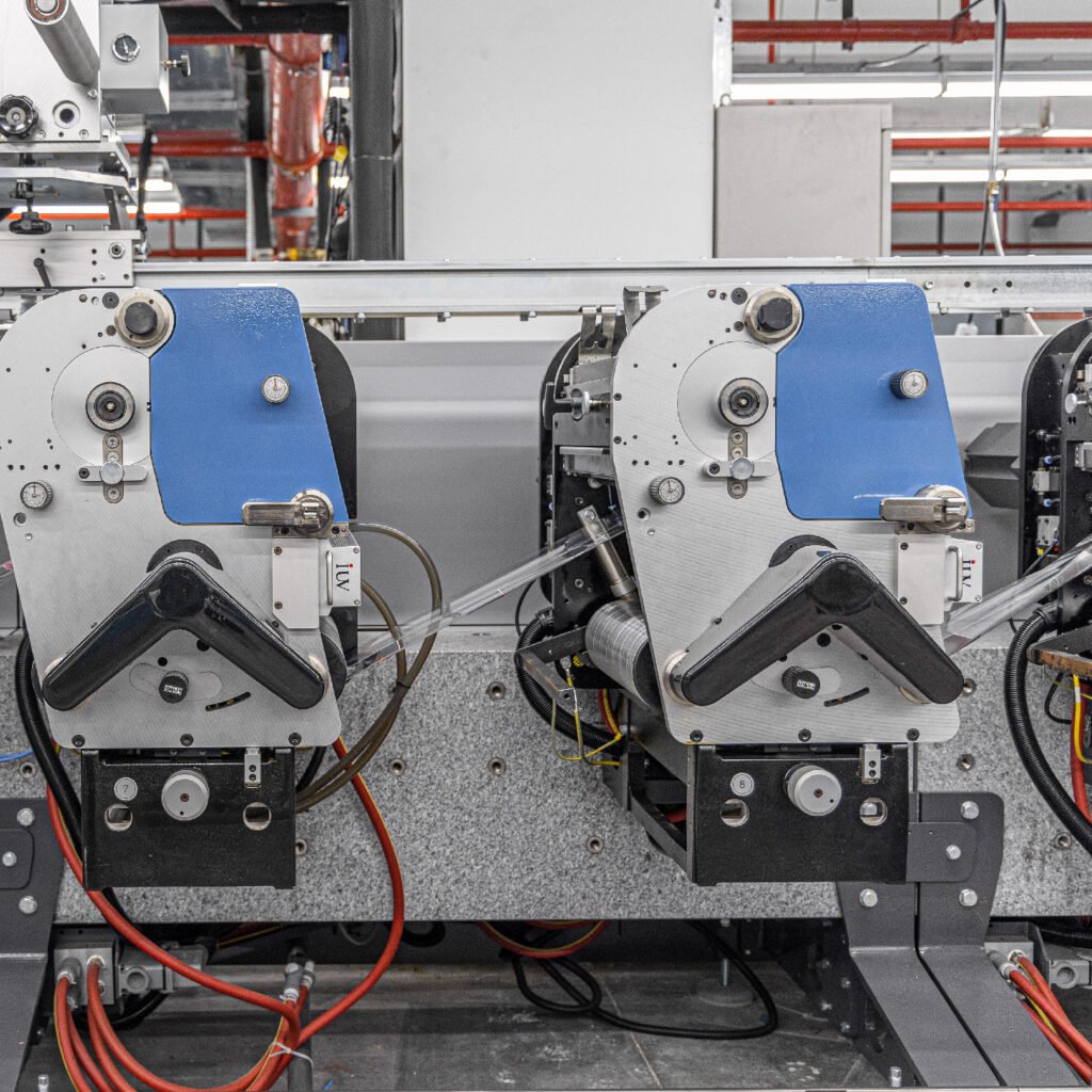 Come la stampa flessografica con LED UV migliora qualità e produttività