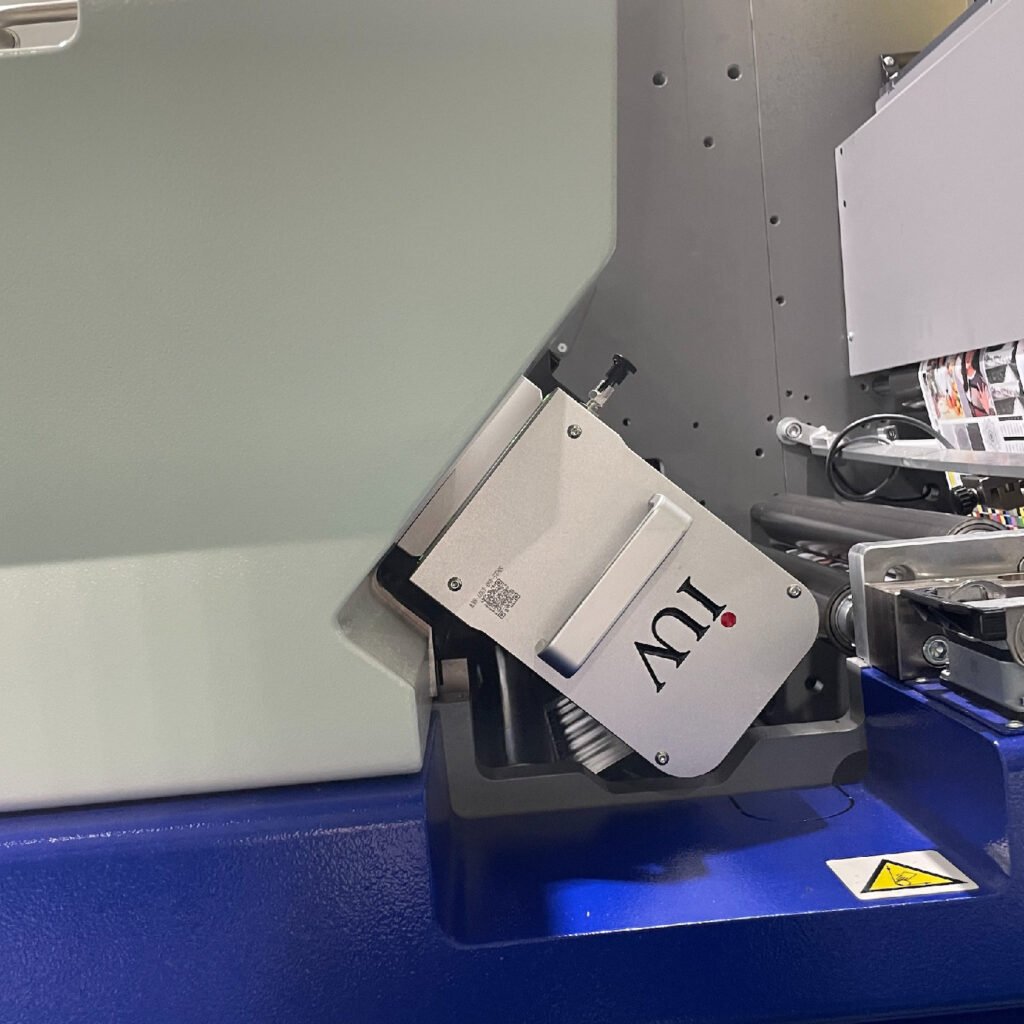 Sistema di polimerizzazione UV riduzione degli scarti e aumento della durata nella stampa industriale