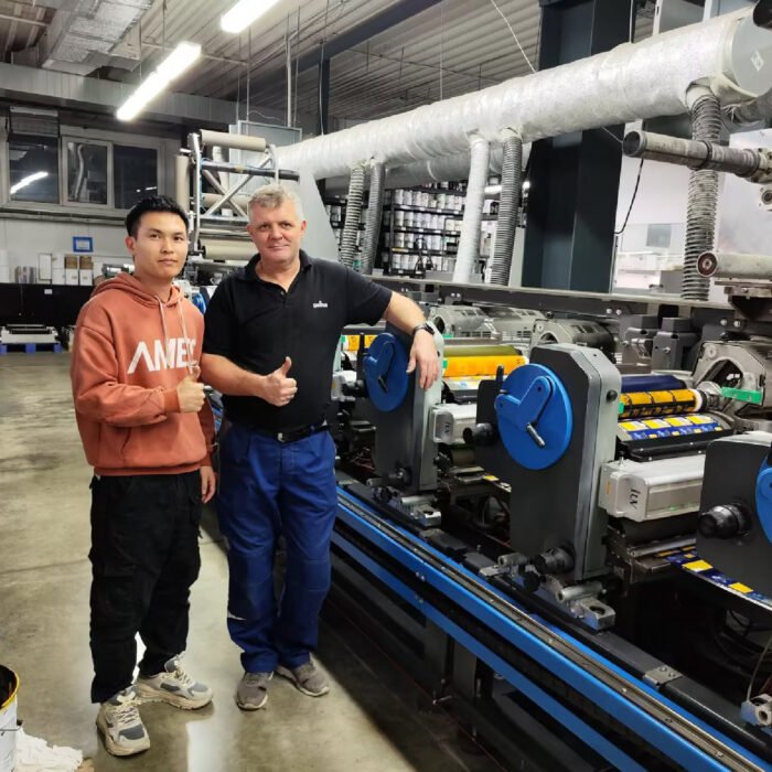 Stampa flessografica a polimerizzazione UV efficienza e qualità nella produzione di etichette