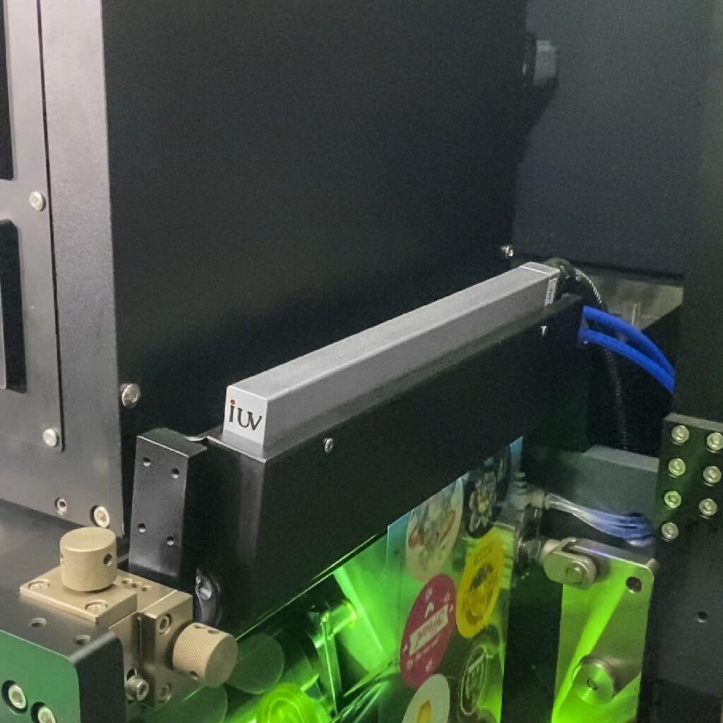 Come i sistemi UV stanno trasformando la qualità e la velocità nella stampa di etichette e packaging