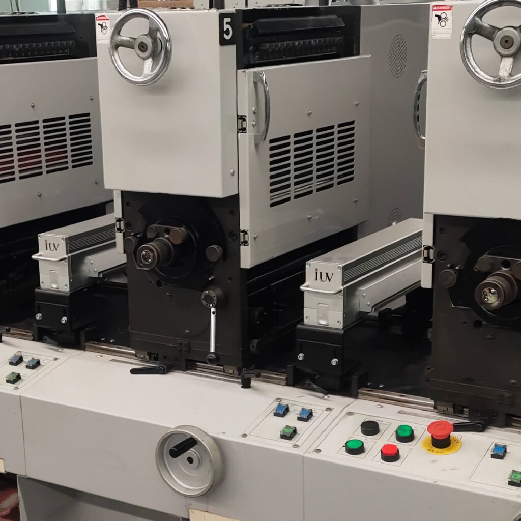 Sistemi di polimerizzazione LED per la stampa a banda stretta produttività e precisione