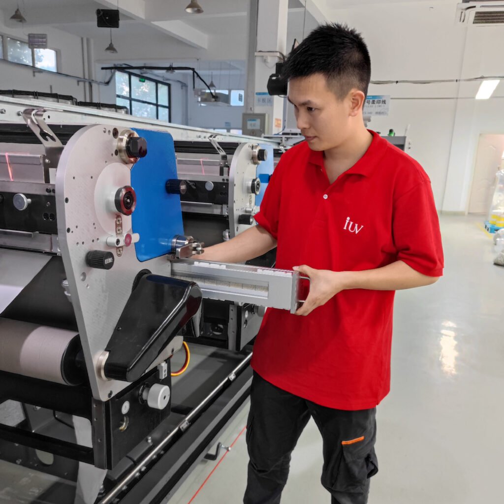 Soluzioni LED ad alta intensità per la stampa a banda stretta di etichette premium