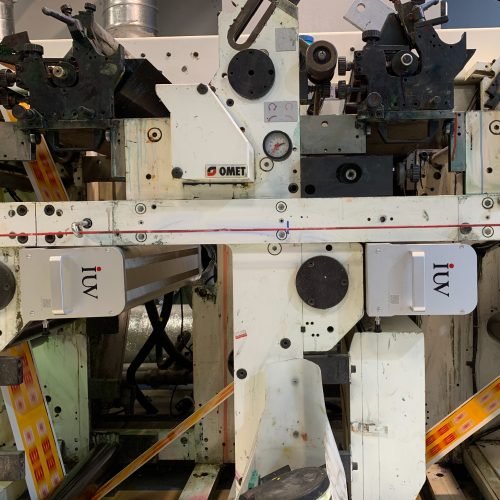 Come ottimizzare i sistemi UV LED per la stampa flessografica controllando irradianza e densità energetica