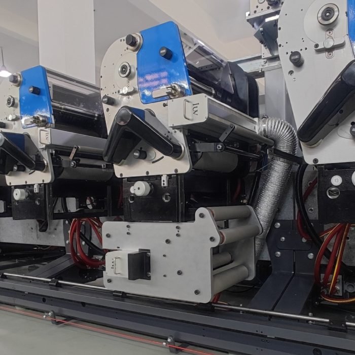 Efficienza energetica nella flessografia a banda stretta grazie al curing LED UV