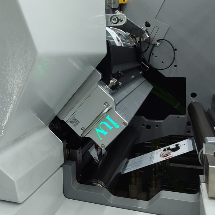 Sistemi di indurimento UV per etichette qualità di stampa e tempi di asciugatura ridotti