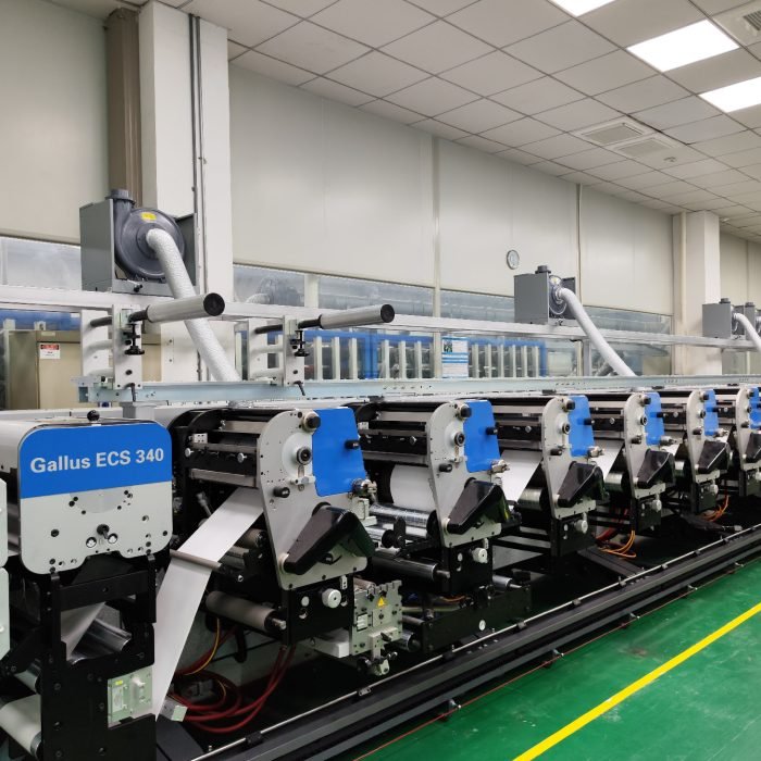 Stampa di etichette adesive migliorare ladesione con i sistemi di polimerizzazione UV