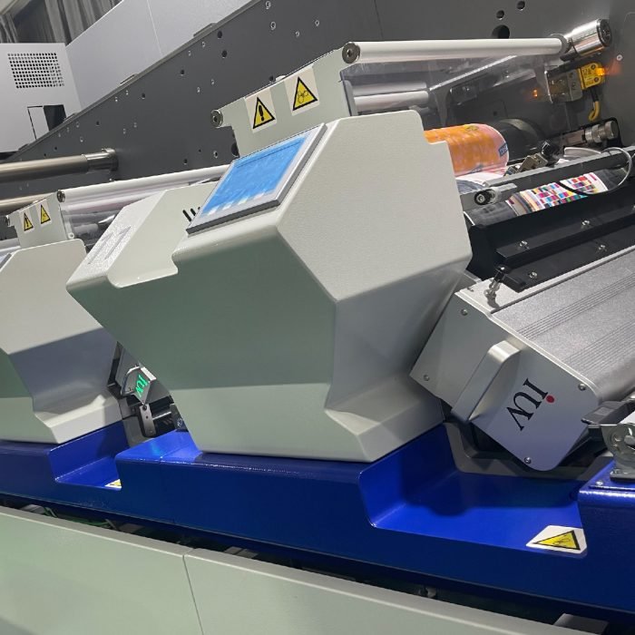 Stampa di etichette di alta qualità con il sistema di polimerizzazione UV vantaggi e applicazioni