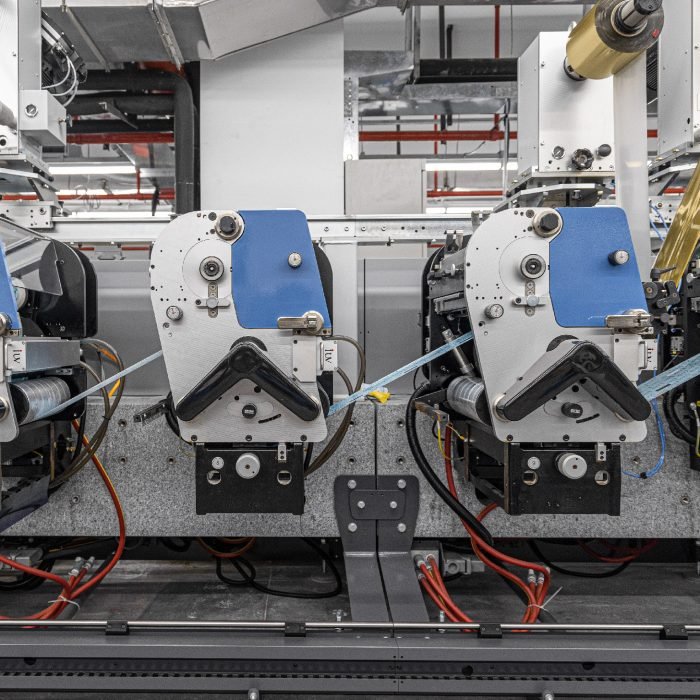 Stampa flessografica a polimerizzazione UV massima efficienza e qualità di stampa