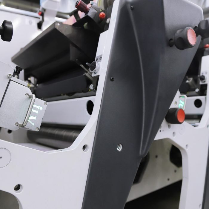 Tecnologia LED UV nella stampa offset risultati impeccabili e tempi di asciugatura ridotti