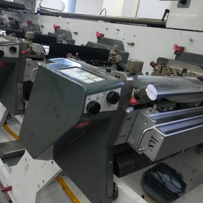 UV LED nella stampa ad alta definizione controllo termico e protezione dei substrati sensibili