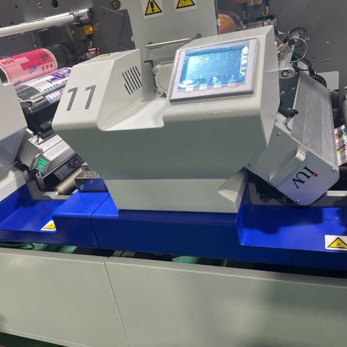 Valutazione dell’affidabilità di adesione degli inchiostri polimerizzati con LED UV su diversi materiali per etichette autoadesive