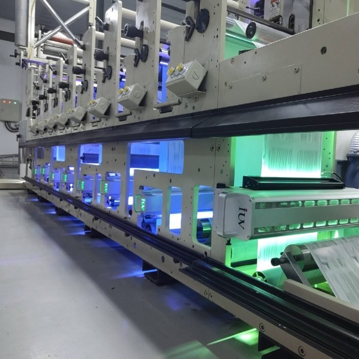 Vantaggi della stampa di etichette con LED UV per unalta qualità e rapidità di produzione