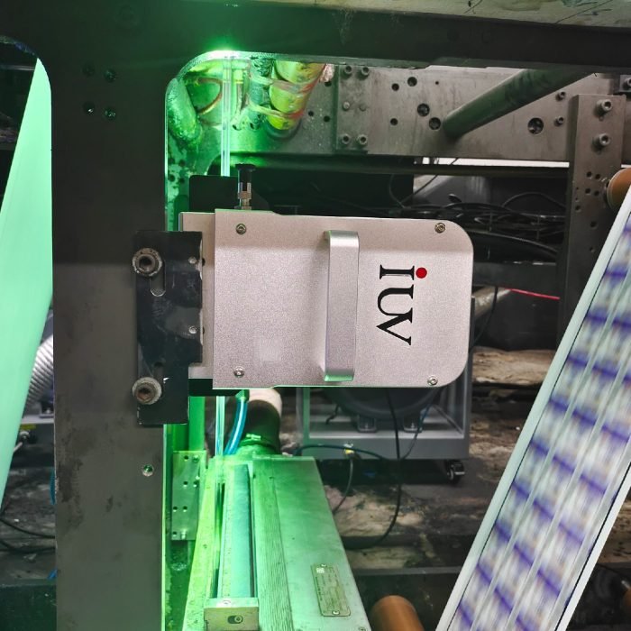 systemom UV migliorano la produttività nella stampa a banda stretta